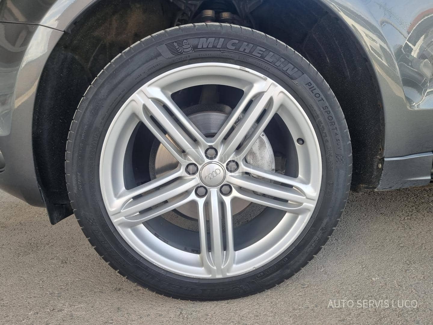 Audi Q5 2.0TDI  S LINE