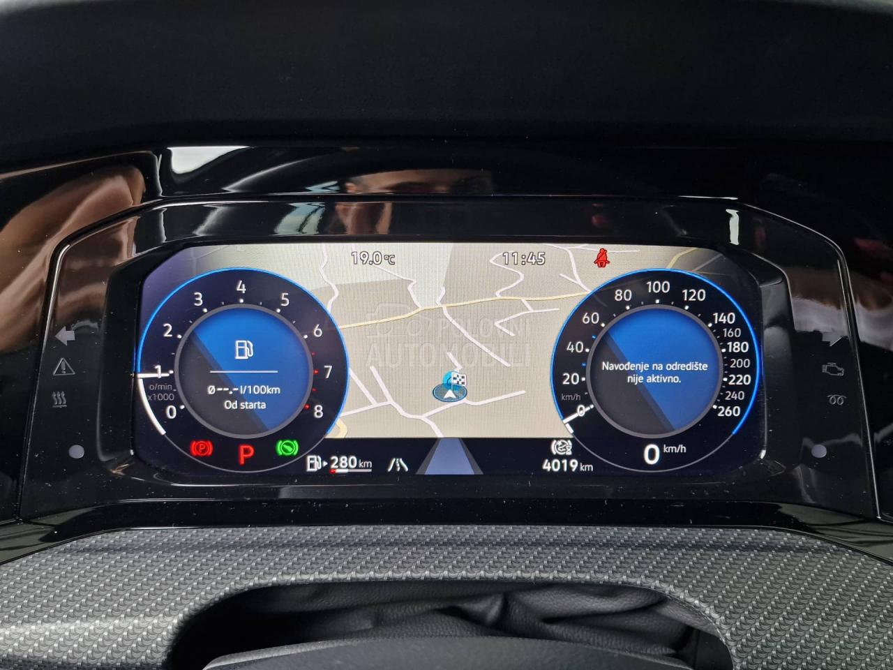 Volkswagen Golf 8 1.5 eTSI  R-LINE