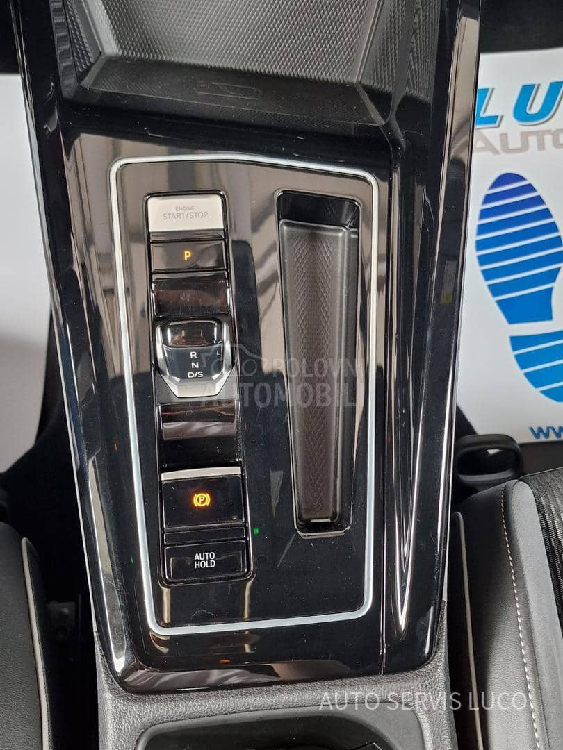 Volkswagen Golf 8 1.5 eTSI  R-LINE