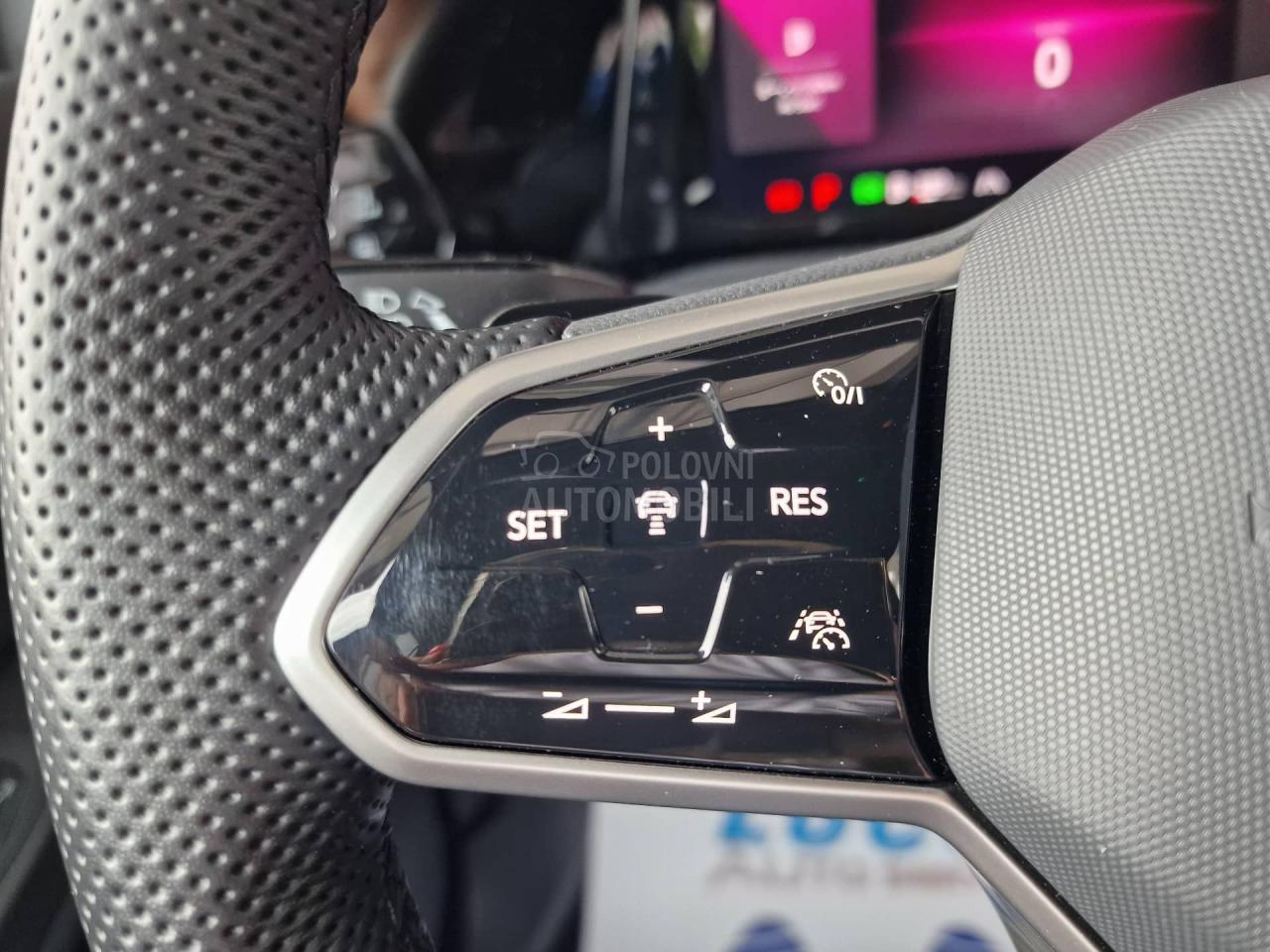 Volkswagen Golf 8 1.5 eTSI  R-LINE