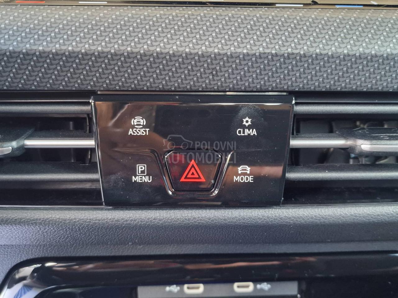 Volkswagen Golf 8 1.5 eTSI  R-LINE