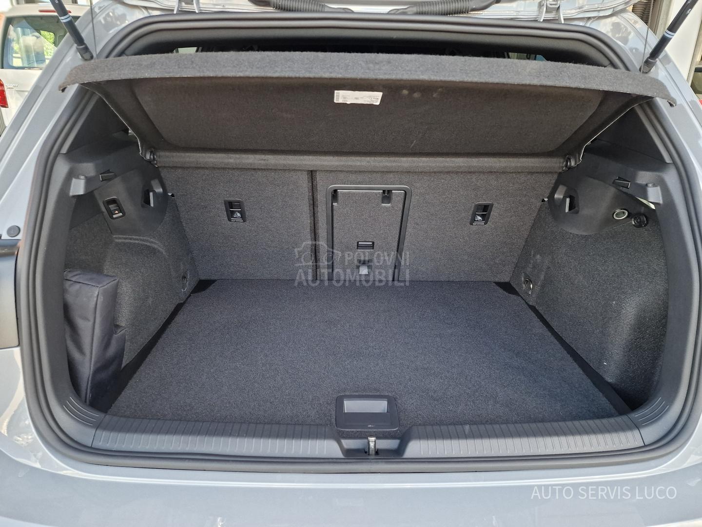 Volkswagen Golf 8 1.5 eTSI  R-LINE