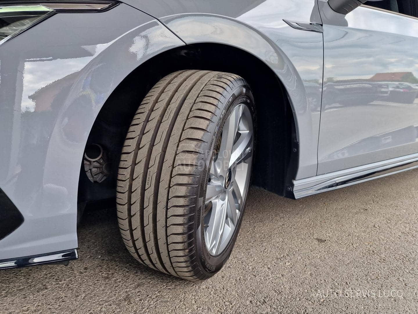 Volkswagen Golf 8 1.5 eTSI  R-LINE