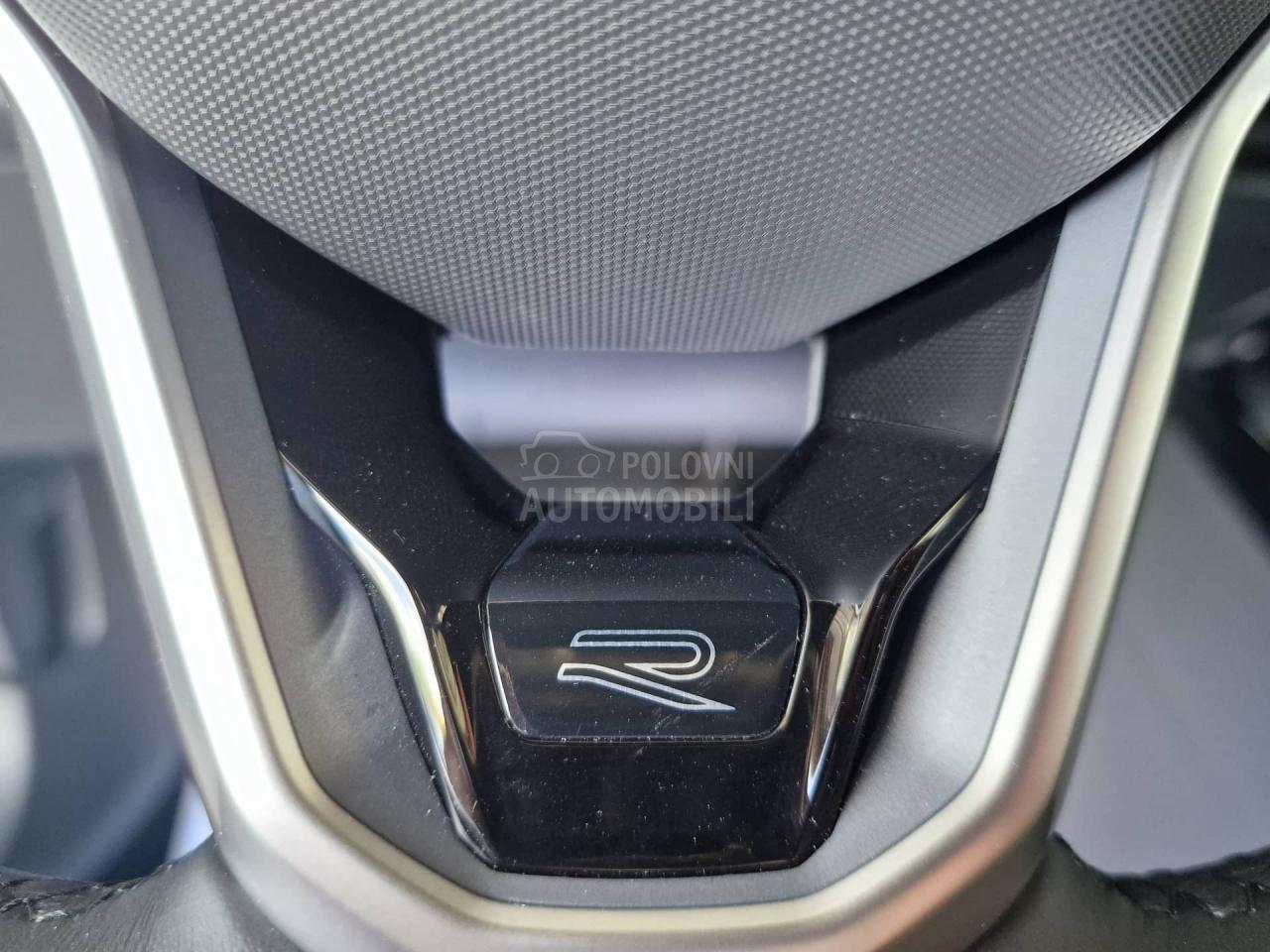 Volkswagen Golf 8 1.5 eTSI  R-LINE