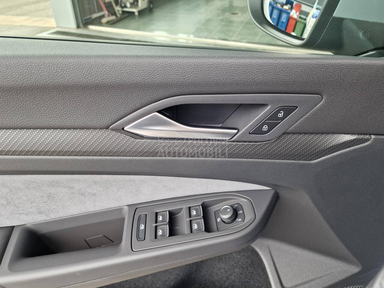 Volkswagen Golf 8 1.5 eTSI  R-LINE