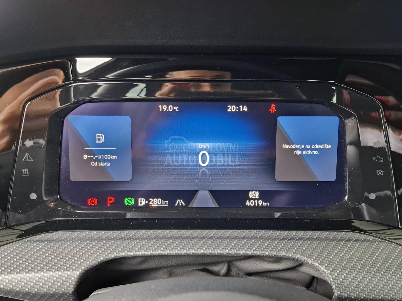 Volkswagen Golf 8 1.5 eTSI  R-LINE