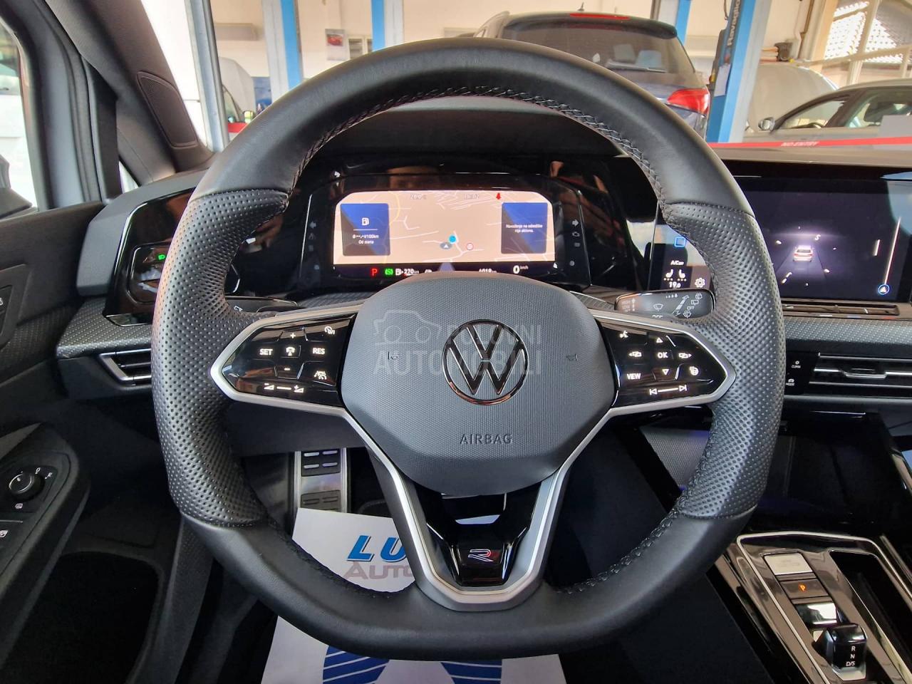 Volkswagen Golf 8 1.5 eTSI  R-LINE