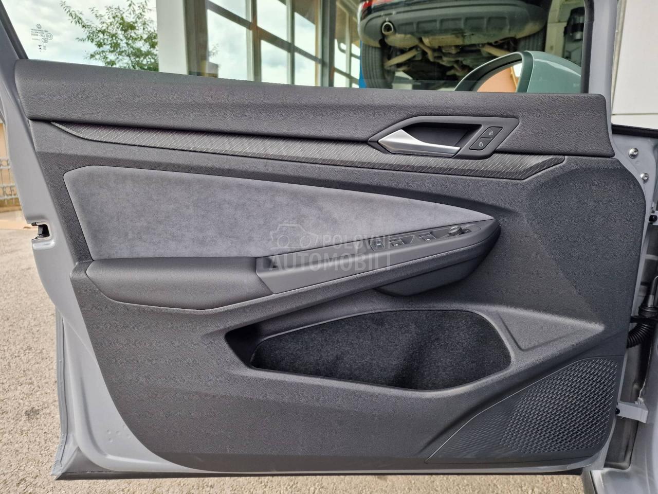 Volkswagen Golf 8 1.5 eTSI  R-LINE