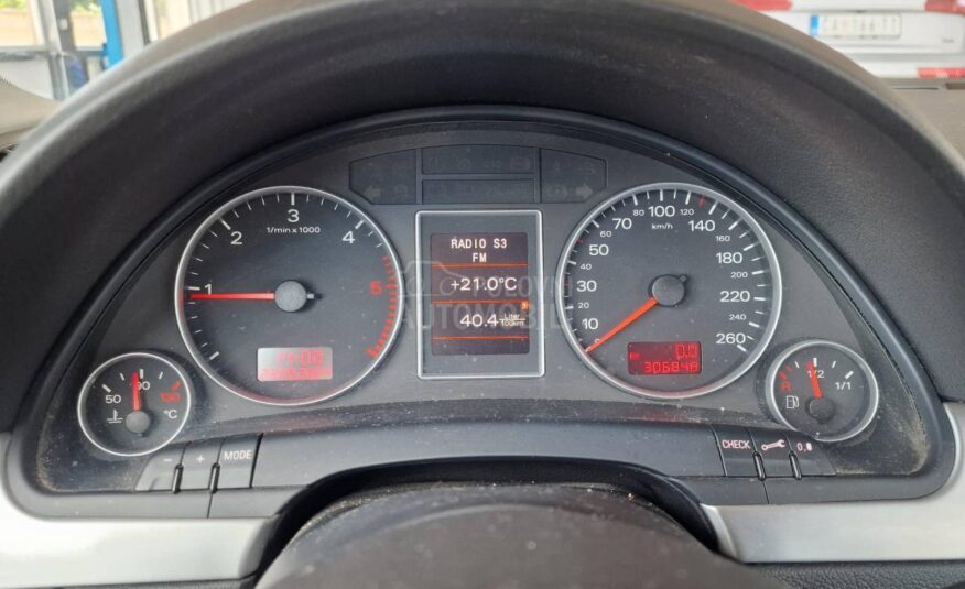 Audi A4 2.0 TDI S LINE