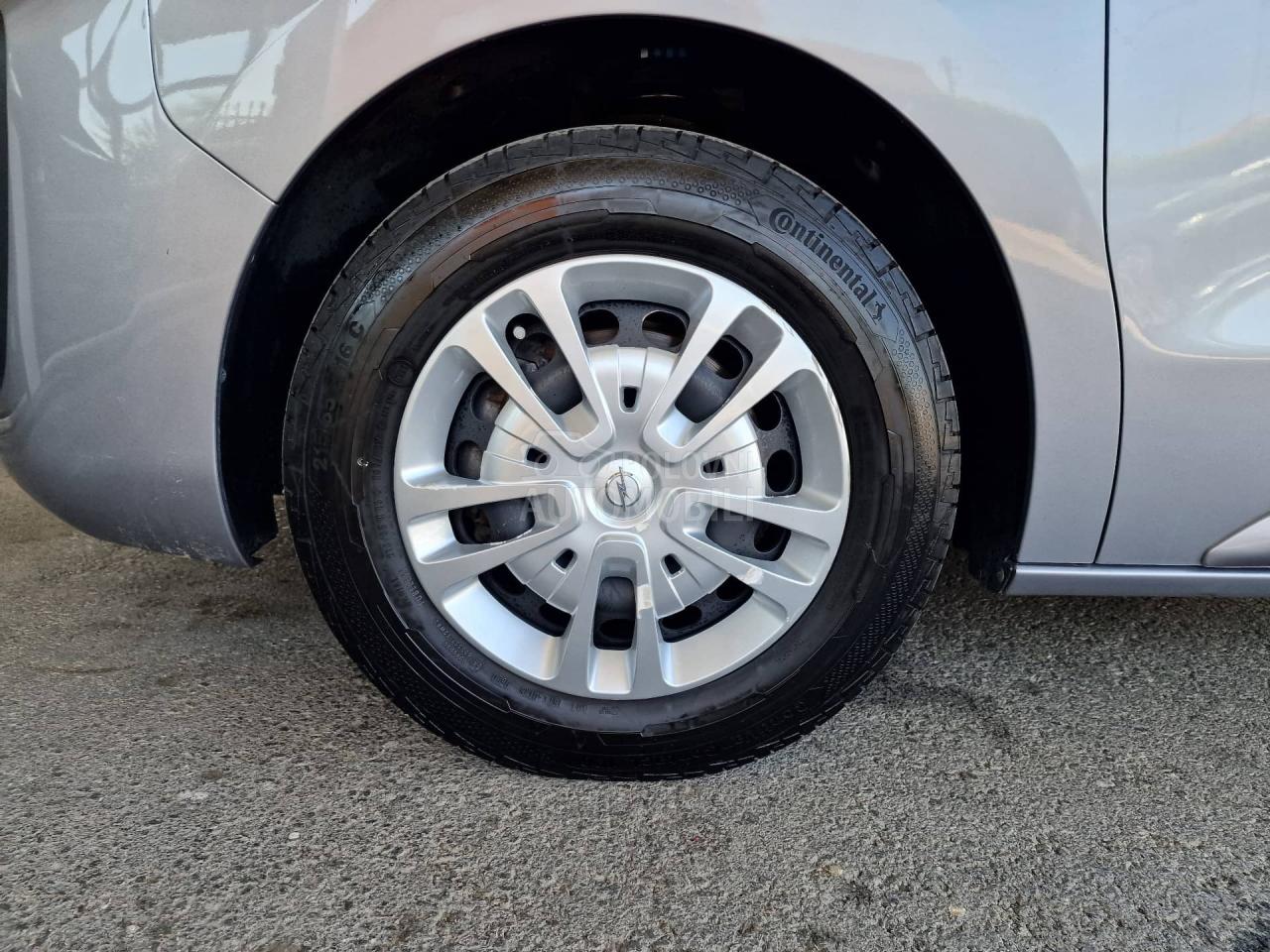 Opel Zafira 1.5 D VIVARO 9 SED