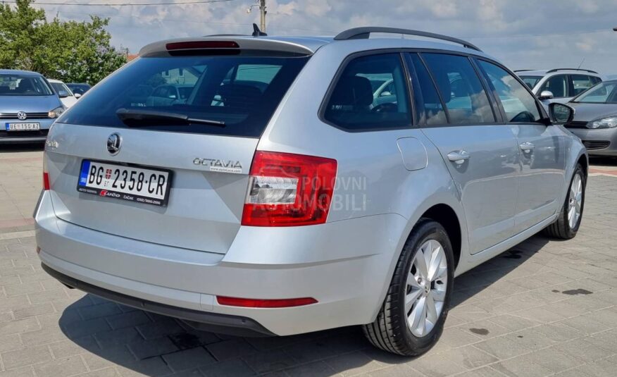 Škoda Octavia 1.6 TDI DSG R kamera