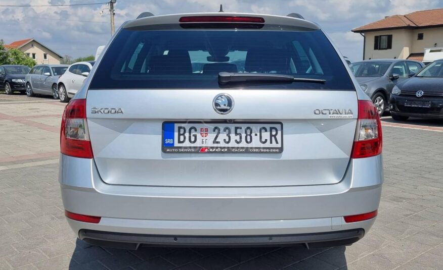 Škoda Octavia 1.6 TDI DSG R kamera