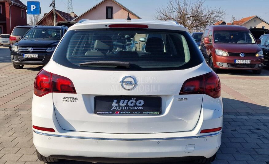 Opel Astra J 1.6 CDTI R kamera