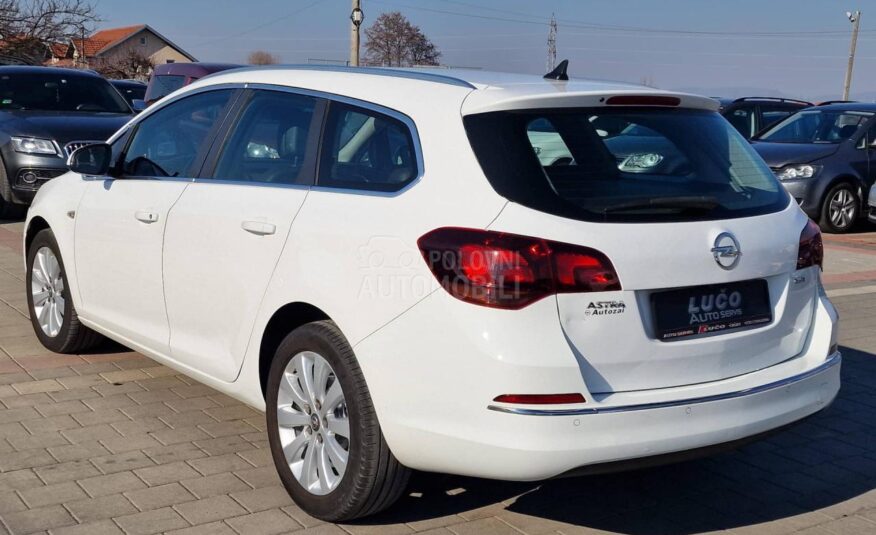 Opel Astra J 1.6 CDTI R kamera