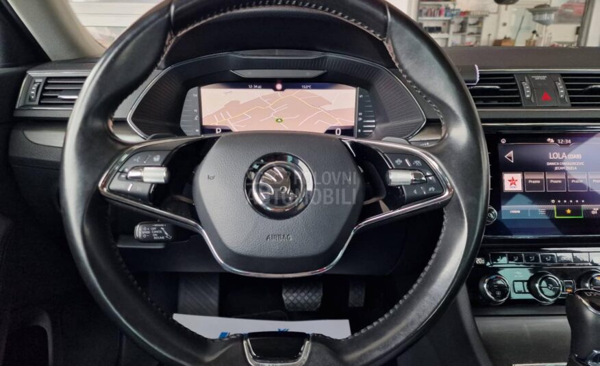 Škoda Superb 2.0 TDI DSG R kamera
