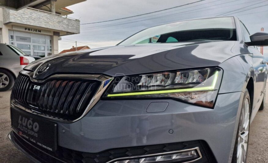 Škoda Superb 2.0 TDI DSG R kamera