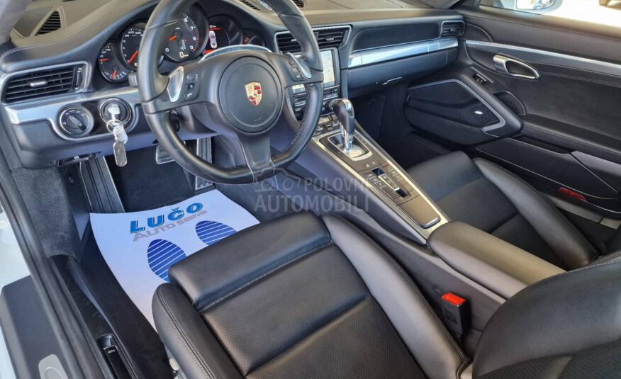 Porsche 911 Carrera 4