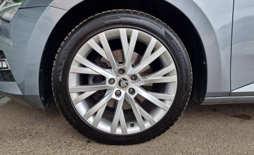 Škoda Superb 2.0 TDI DSG R kamera