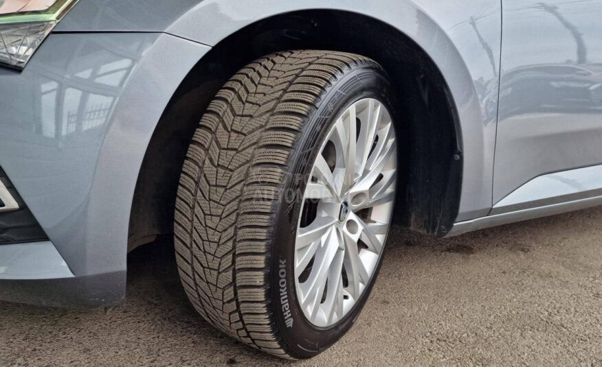 Škoda Superb 2.0 TDI DSG R kamera