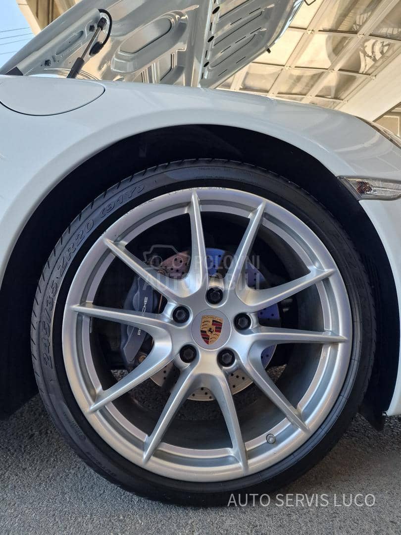 Porsche 911 Carrera 4