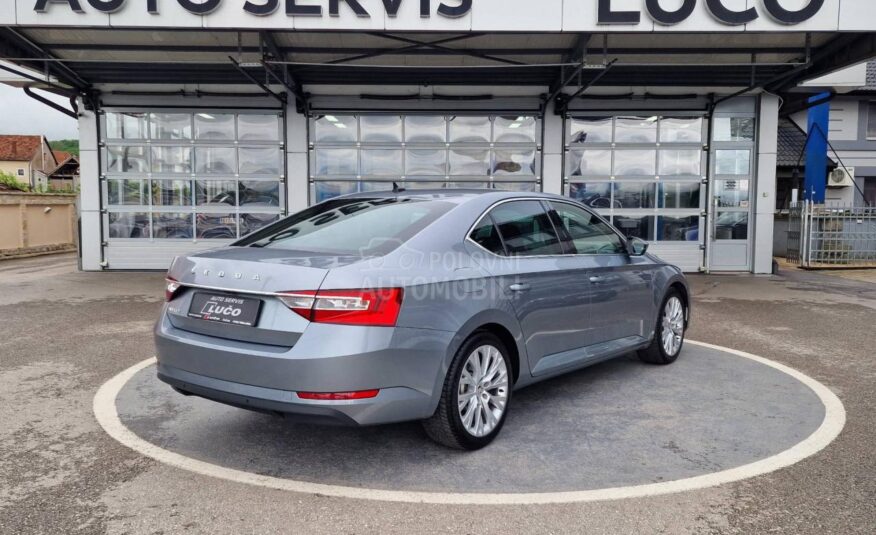 Škoda Superb 2.0 TDI DSG R kamera