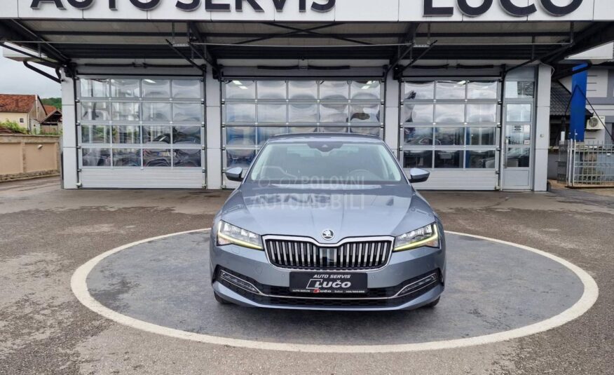 Škoda Superb 2.0 TDI DSG R kamera