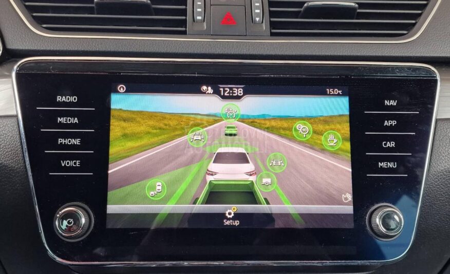 Škoda Superb 2.0 TDI DSG R kamera