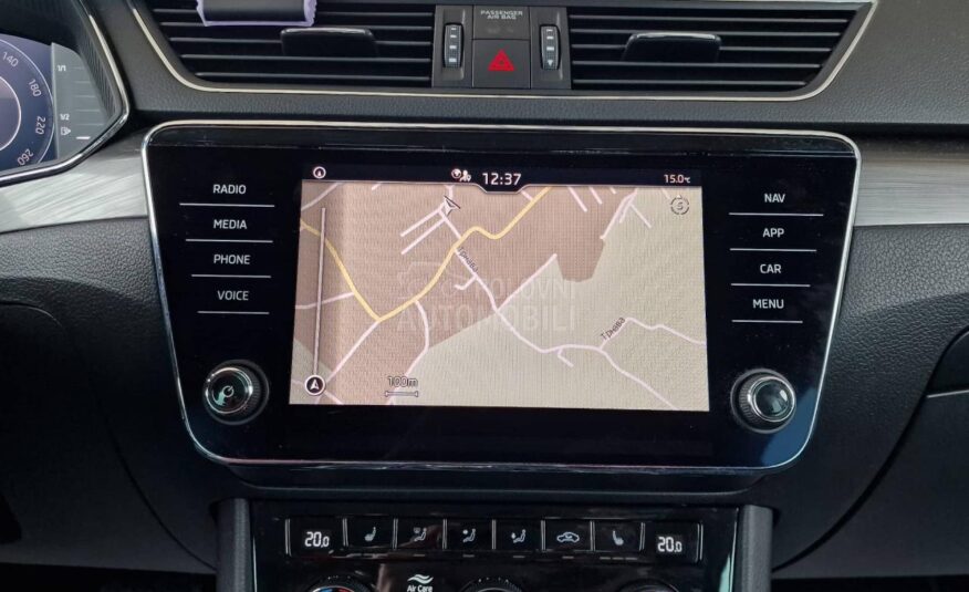 Škoda Superb 2.0 TDI DSG R kamera