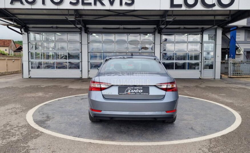 Škoda Superb 2.0 TDI DSG R kamera