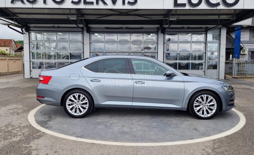 Škoda Superb 2.0 TDI DSG R kamera