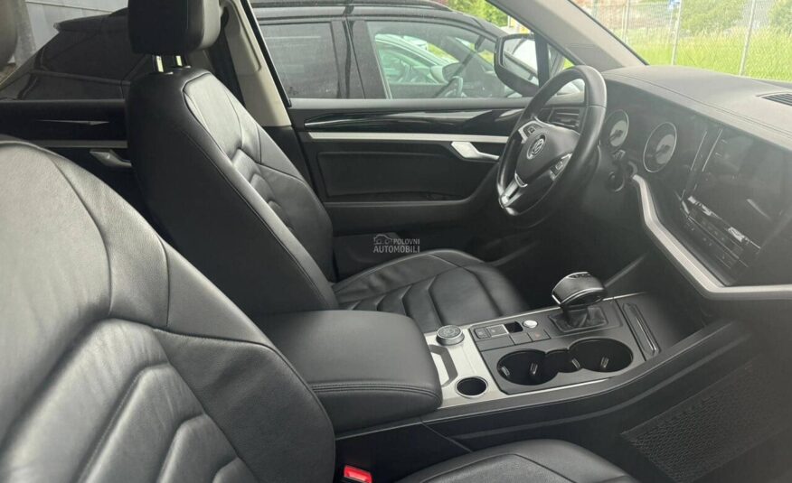 Volkswagen Touareg 3.0 TDI 4X4