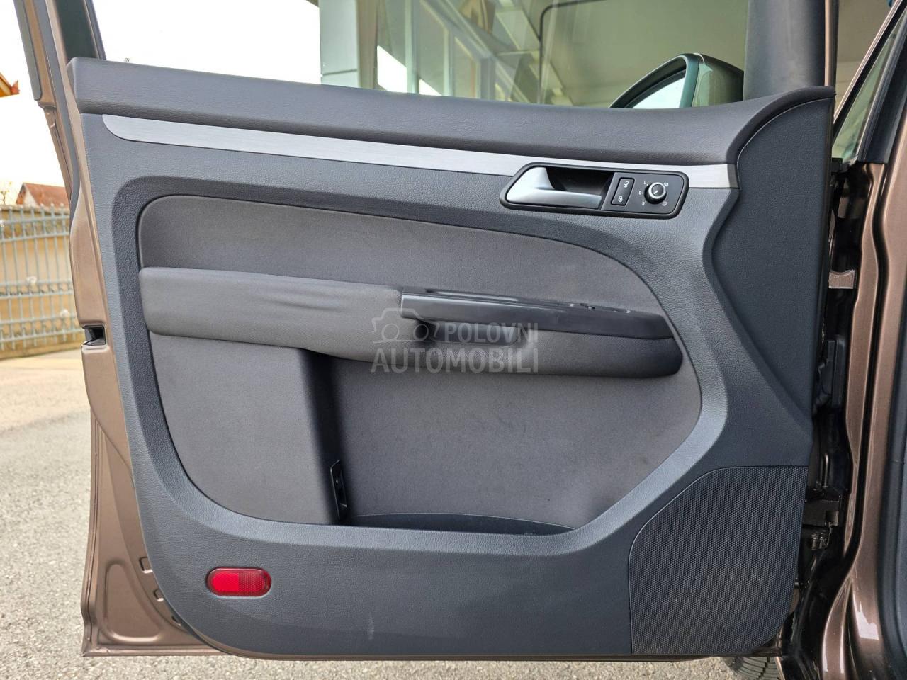 Volkswagen Touran 1.6 TDI DSG 7 sed