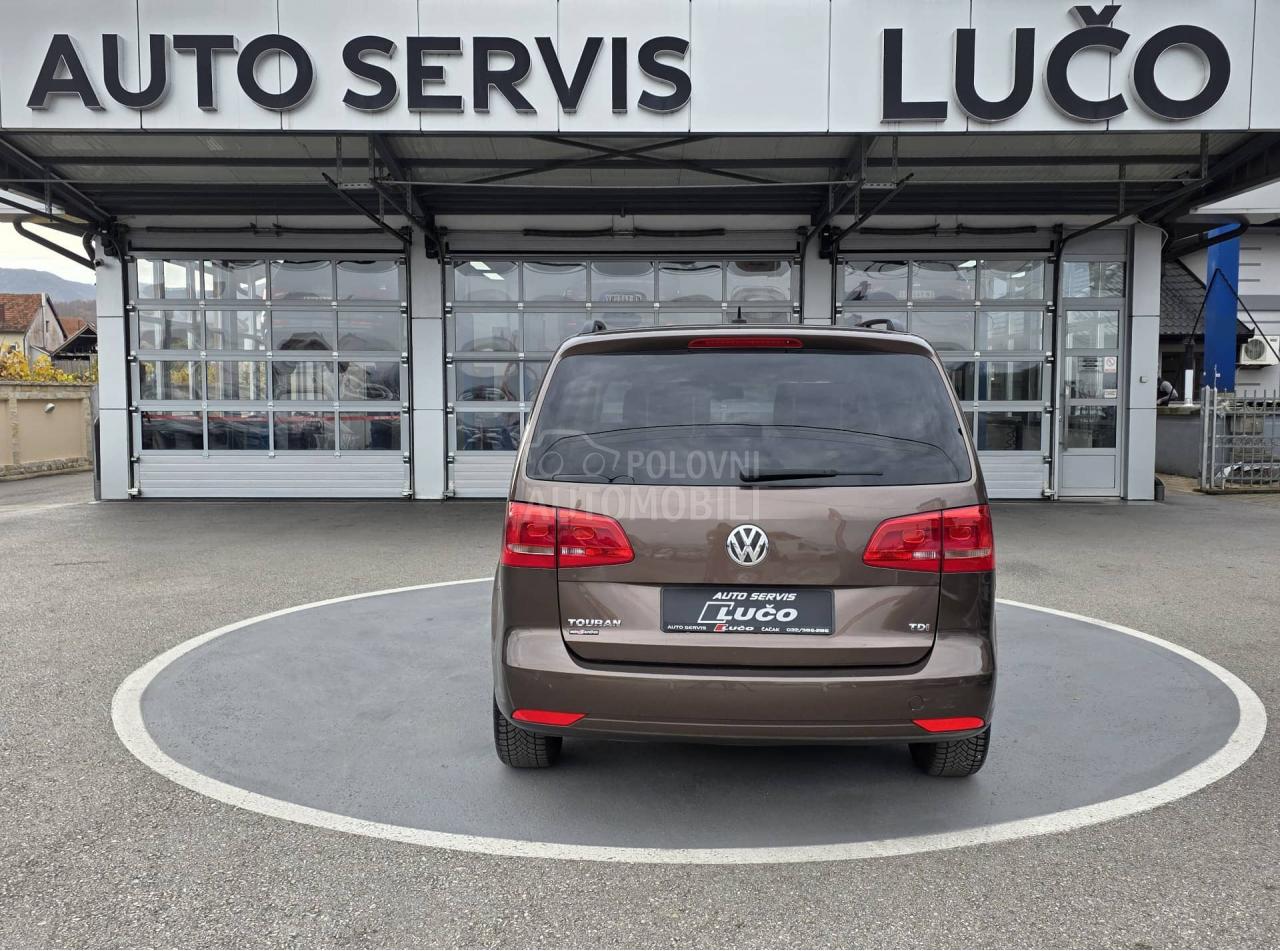Volkswagen Touran 1.6 TDI DSG 7 sed