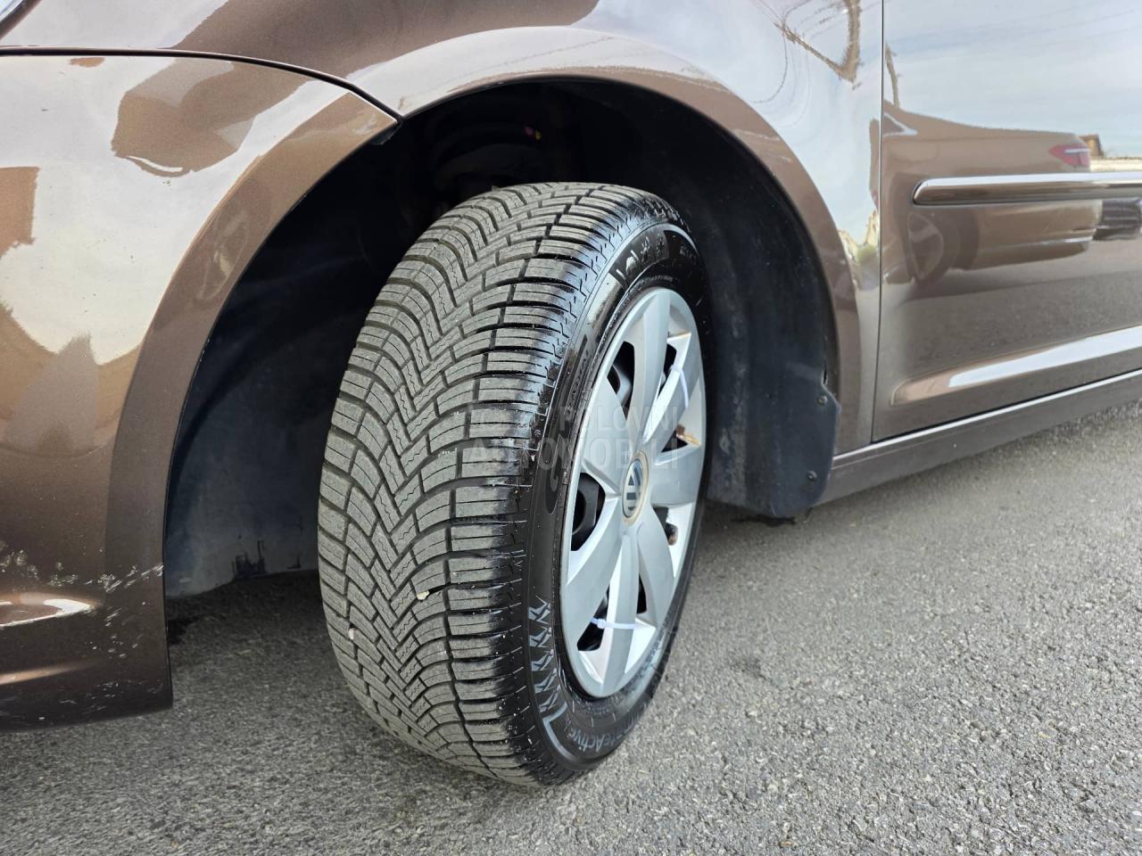 Volkswagen Touran 1.6 TDI DSG 7 sed