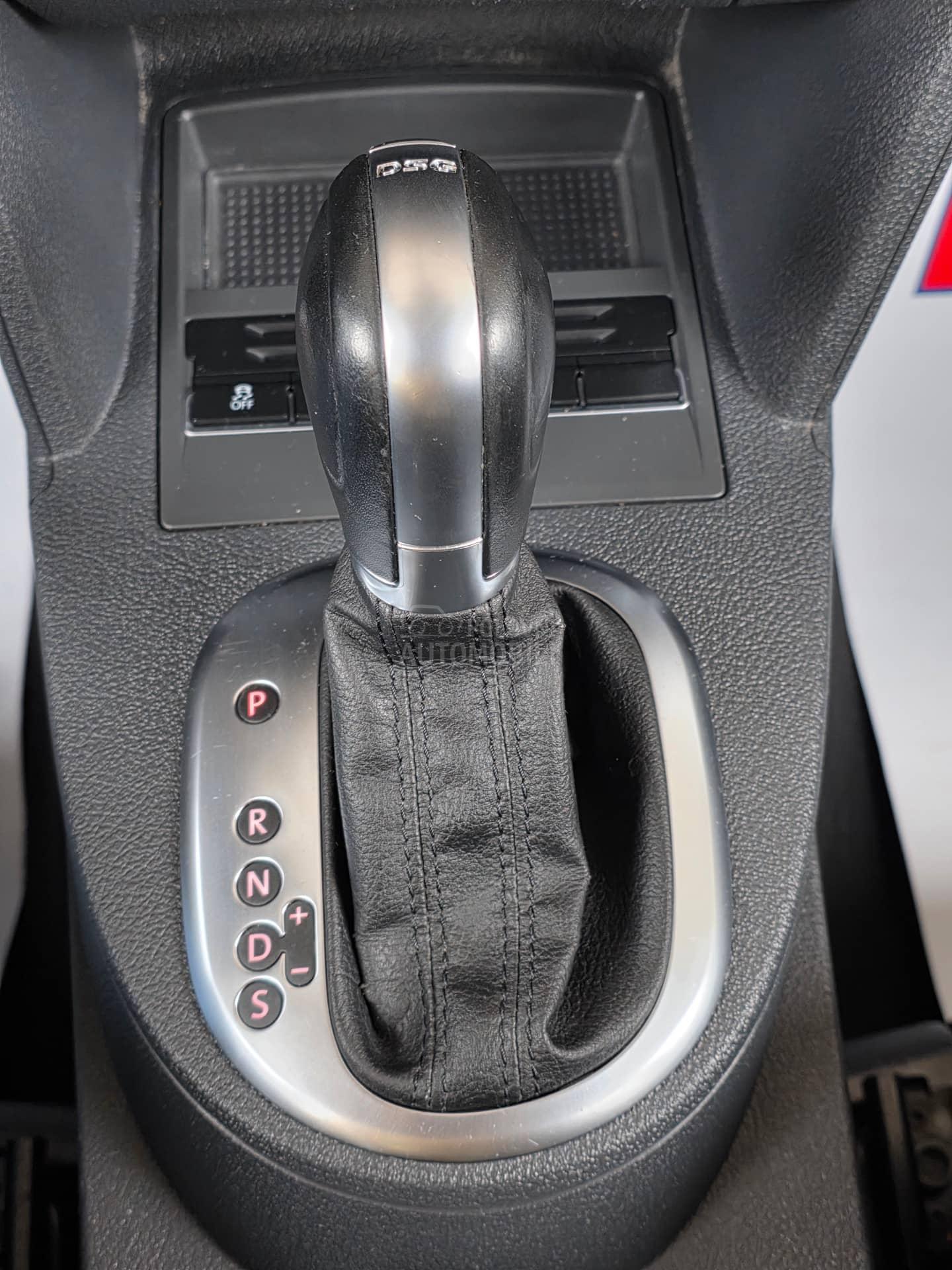 Volkswagen Touran 1.6 TDI DSG 7 sed