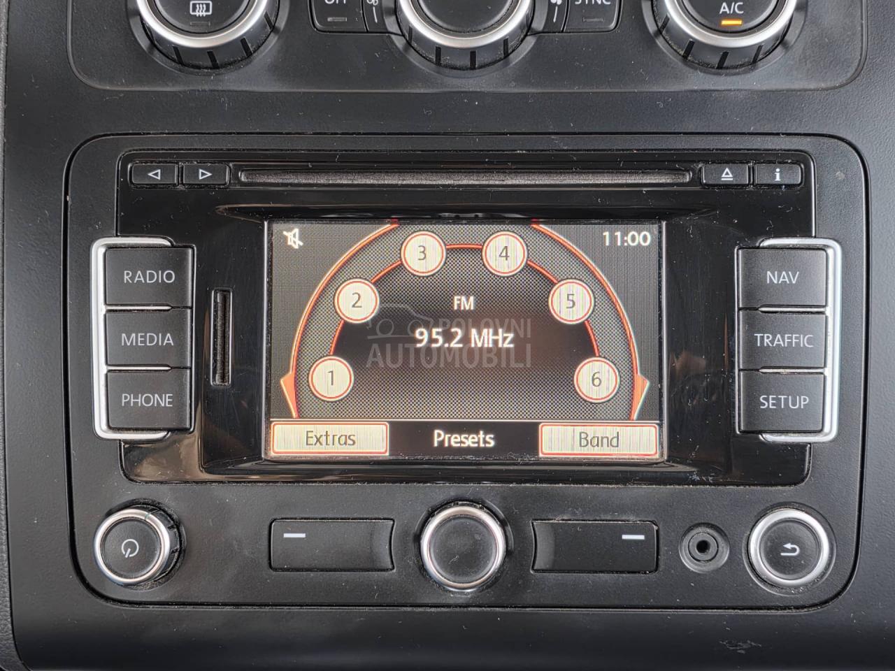 Volkswagen Touran 1.6 TDI DSG 7 sed