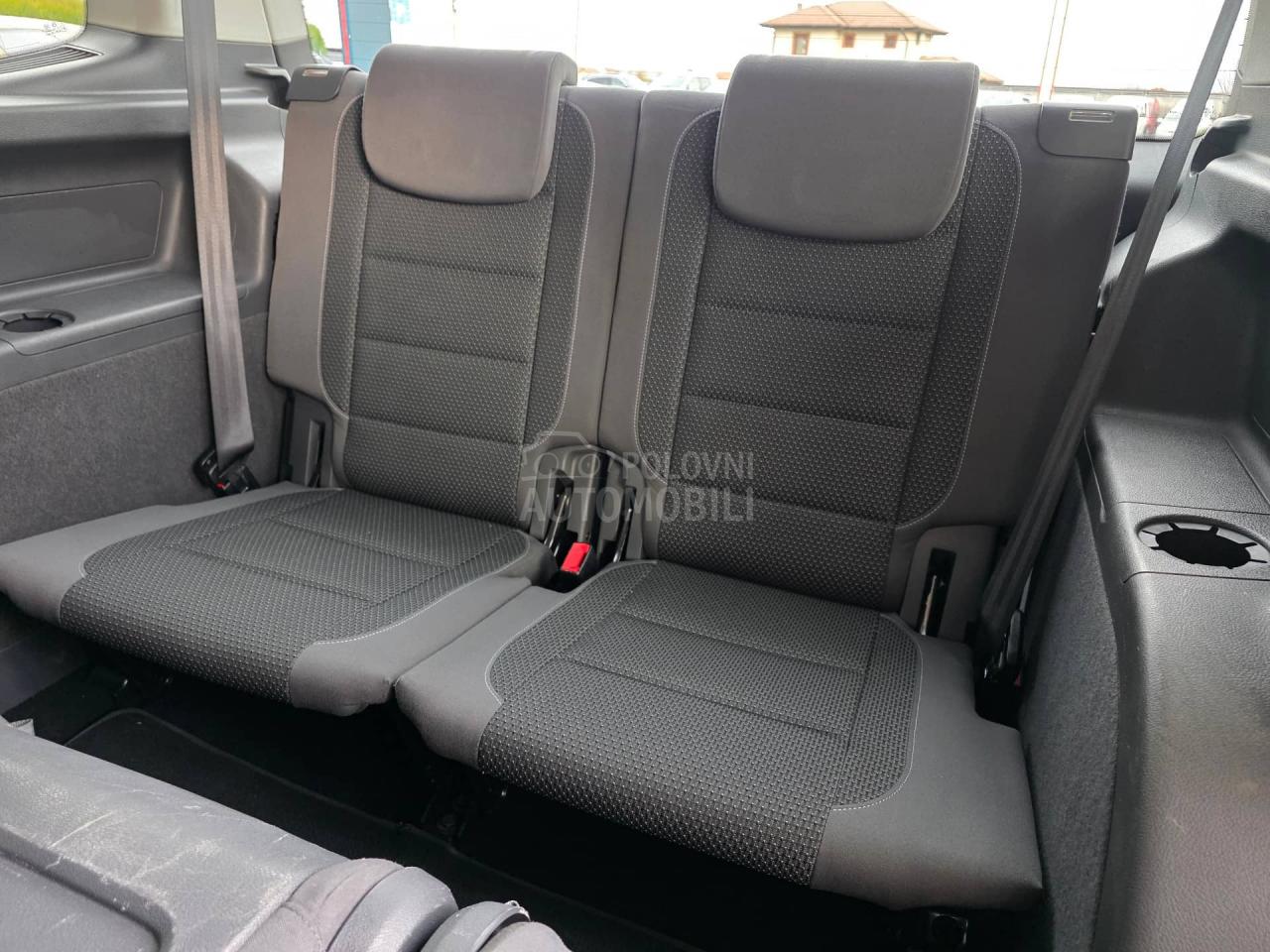 Volkswagen Touran 1.6 TDI DSG 7 sed