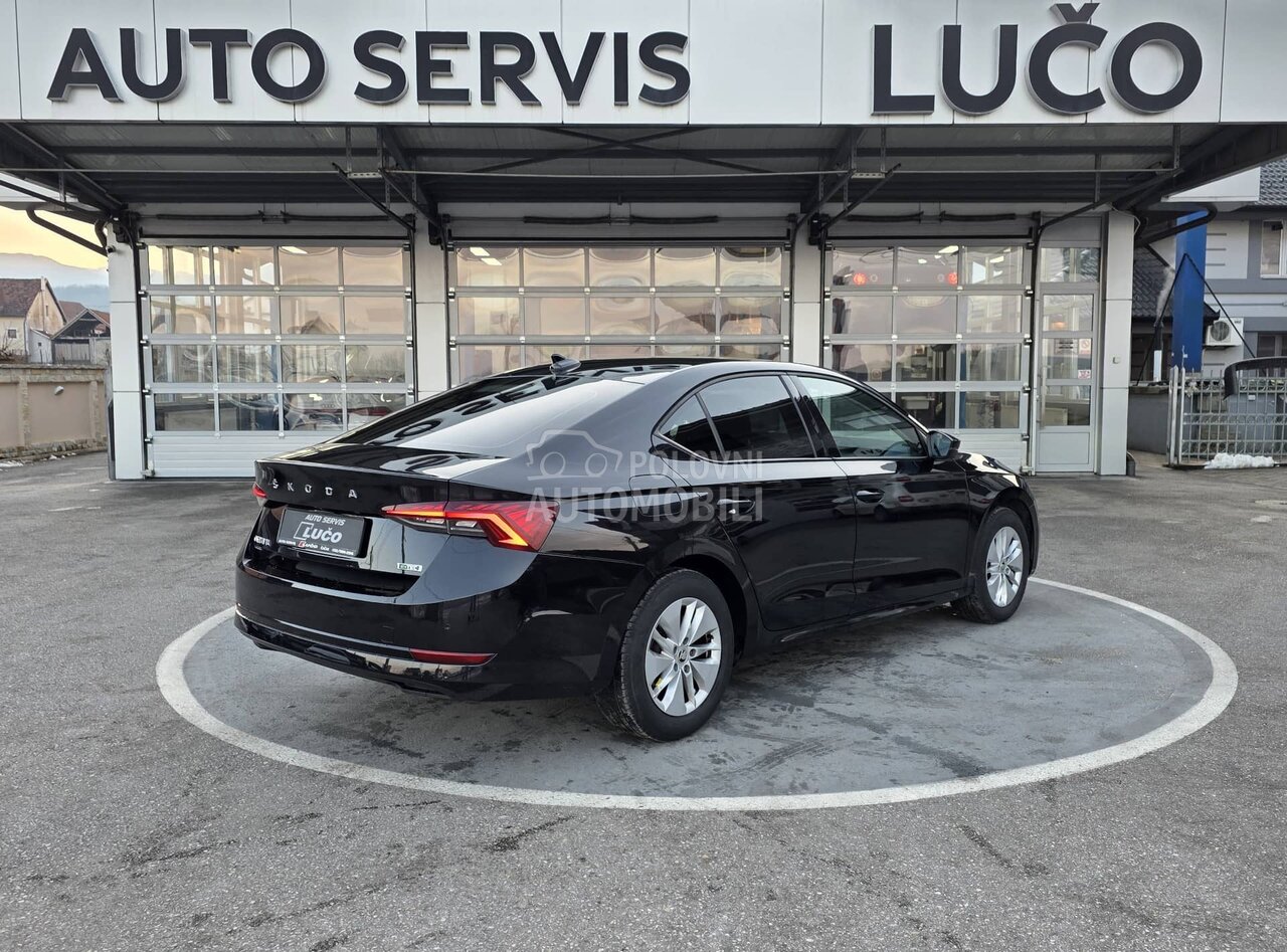 Škoda Octavia 1.5 TSI DSG r kamera