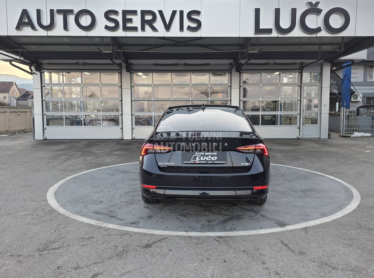 Škoda Octavia 1.5 TSI DSG r kamera